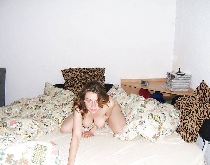 Thirsty housewives show naked mature bodies in HQ