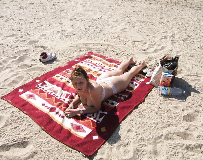 Thirsty housewives show naked mature bodies in HQ
