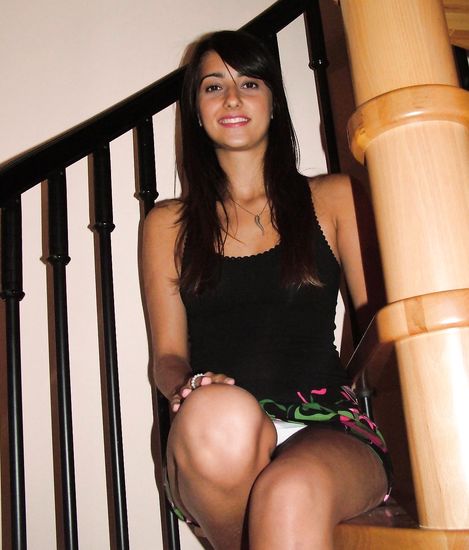 Smoking hot women show their sexy bodies on cam