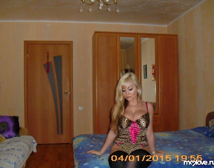 Russian mom striptease gallery with nude pussy teasing